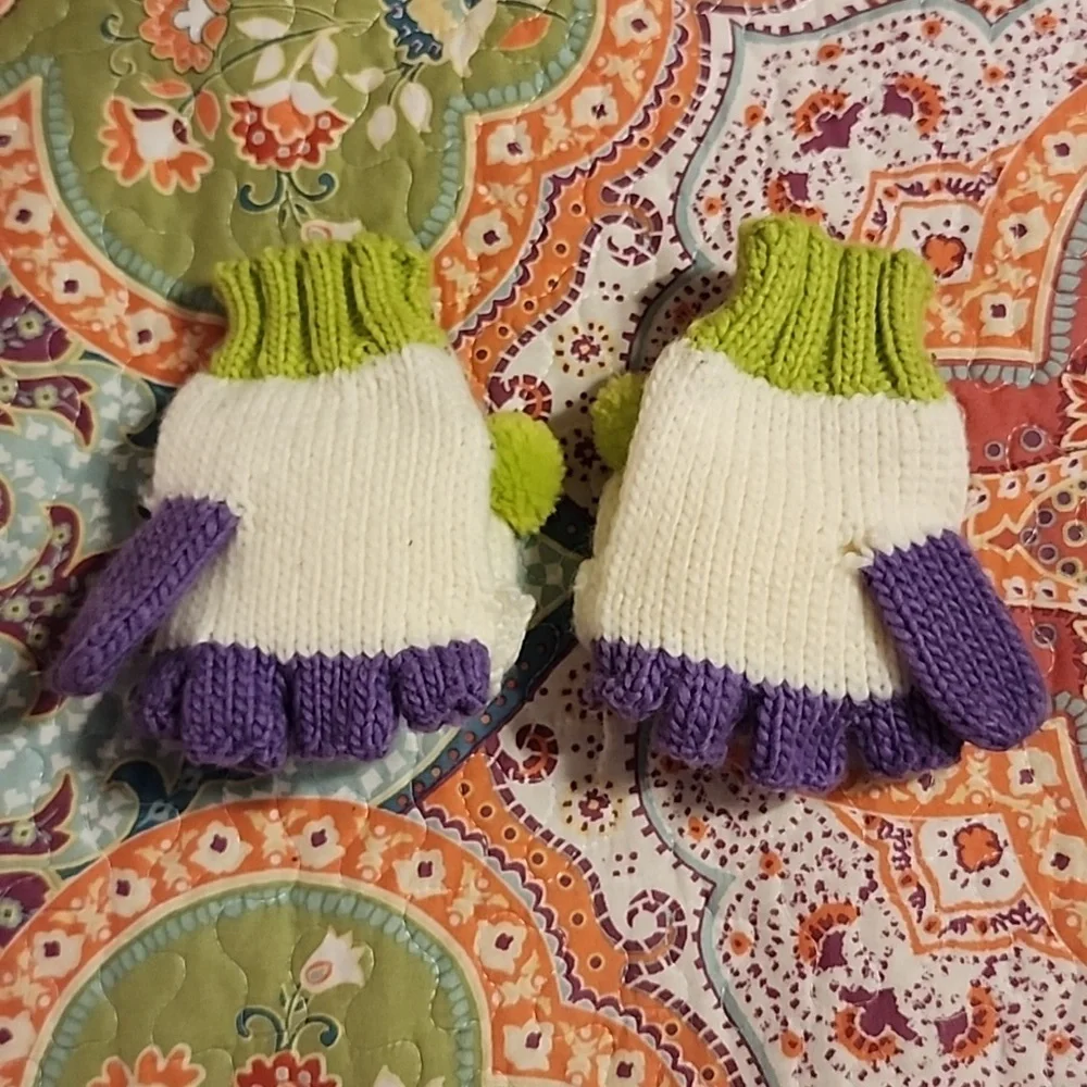 Claire's PANDA Mittens/Gloves